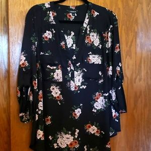 Torrid size 2 blouse great light weight, 100% polyester